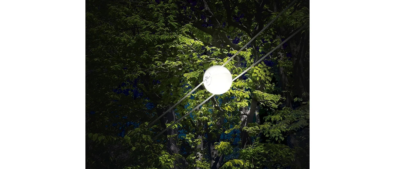 Lampada da esterno su cavi con sfera opalescente Tensesterni sfera di Cini&Nils