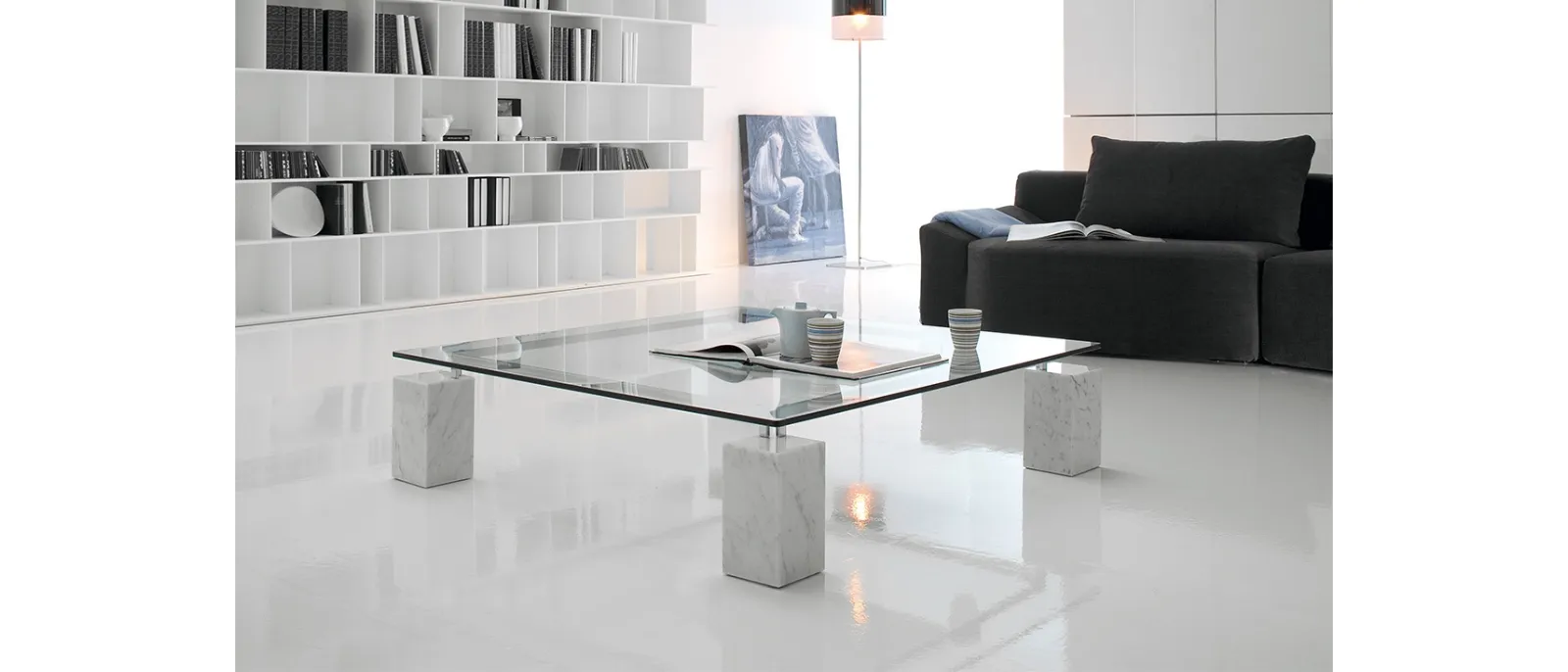 Tavolino con base in marmo e piano in cristallo Dielle di Cattelan Italia