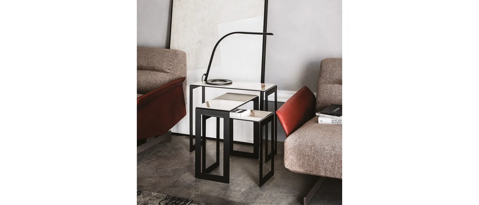 Tavolini con piano in ceramica effetto marmo Kitano di Cattelan Italia