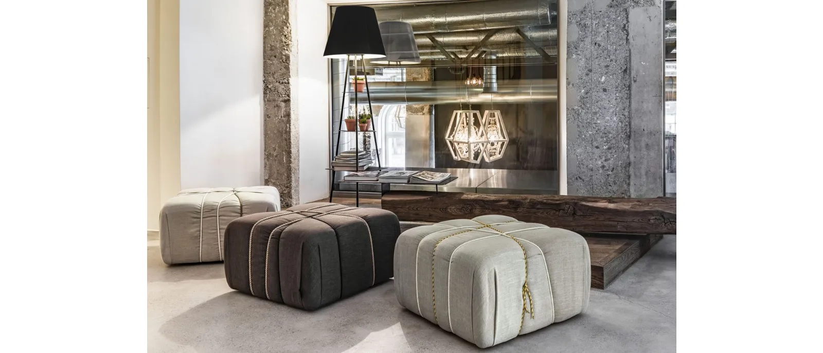 Pouf di design in tessuto con corde decorative Che Pakko di Mogg