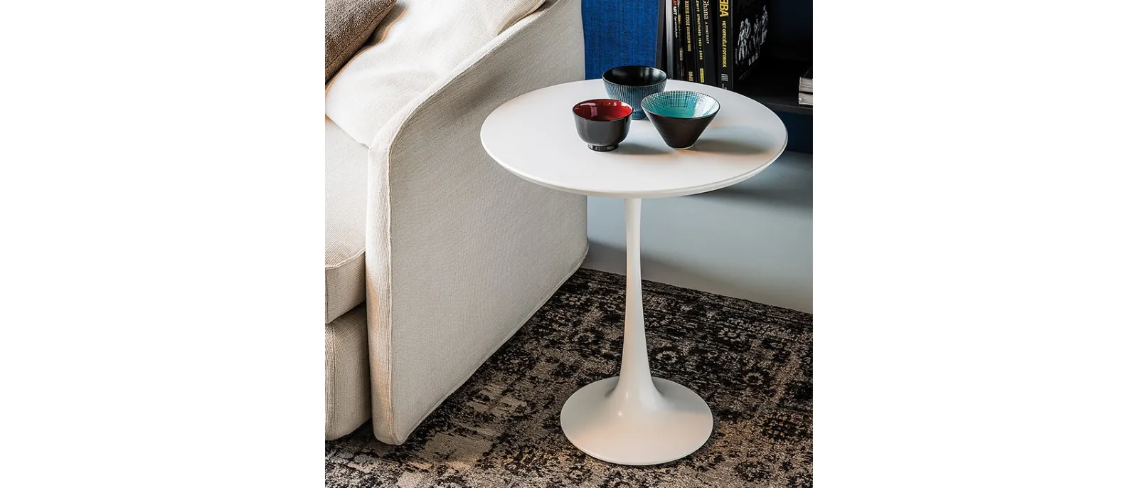 Tavolino con base in poliuretano Hugo di Cattelan Italia