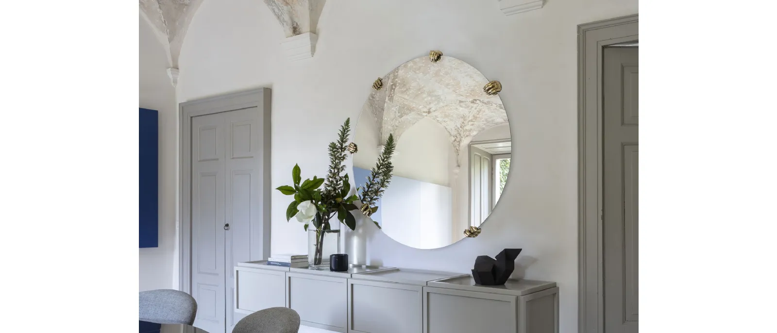 Specchio da parete con mani decorative in fusione di ottone Selfie di Mogg