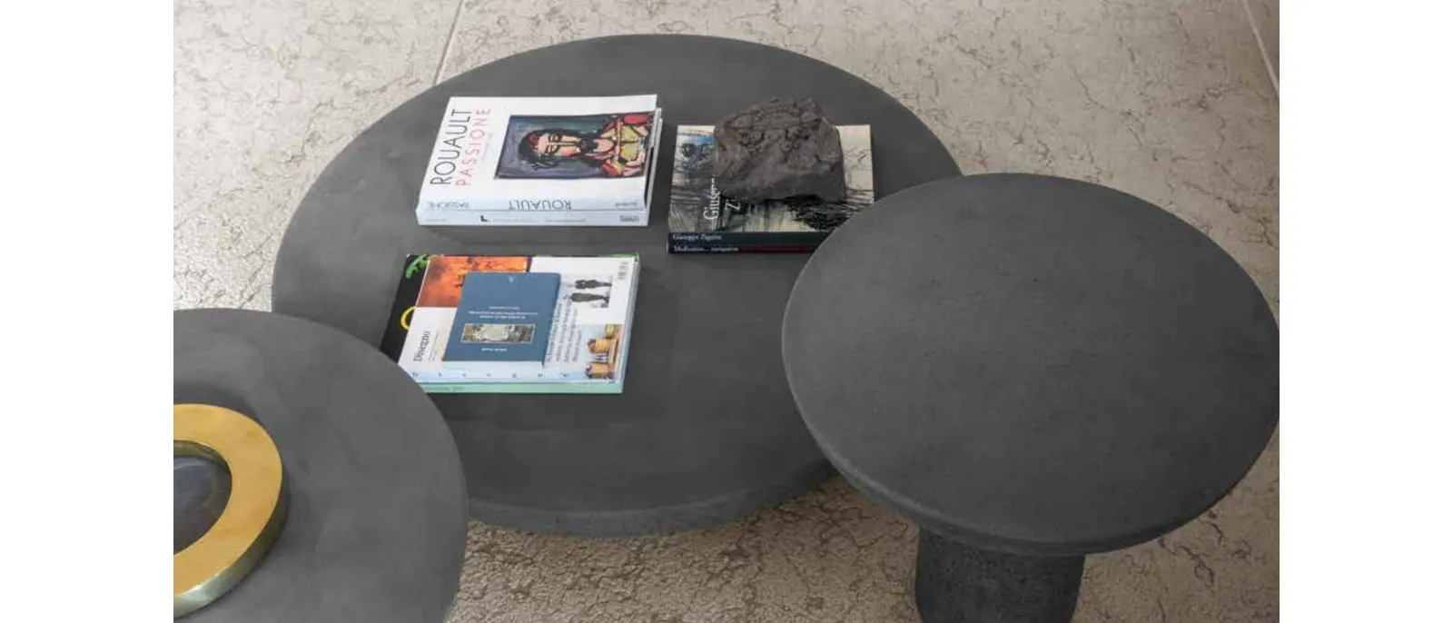 Tavolino di design in cemento Olo di Mogg
