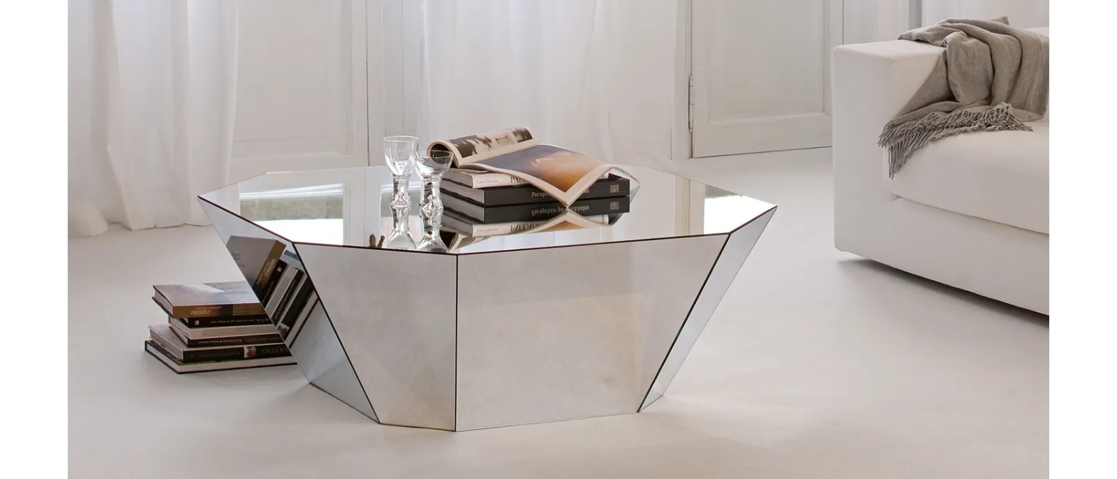 Tavolino rivestito completamente in cristallo specchiato Otto di Cattelan Italia