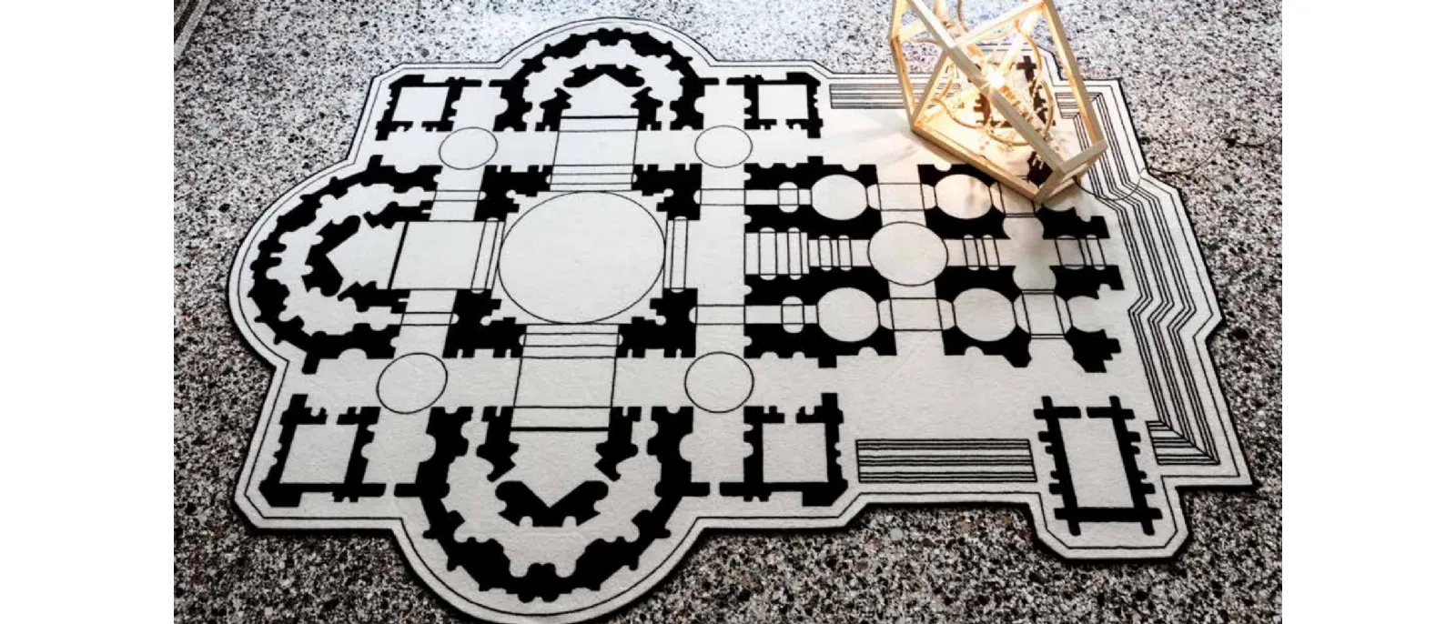 Tappeto Pietro con forme geometriche che ricordano la Planimetria di San Pietro di Mogg