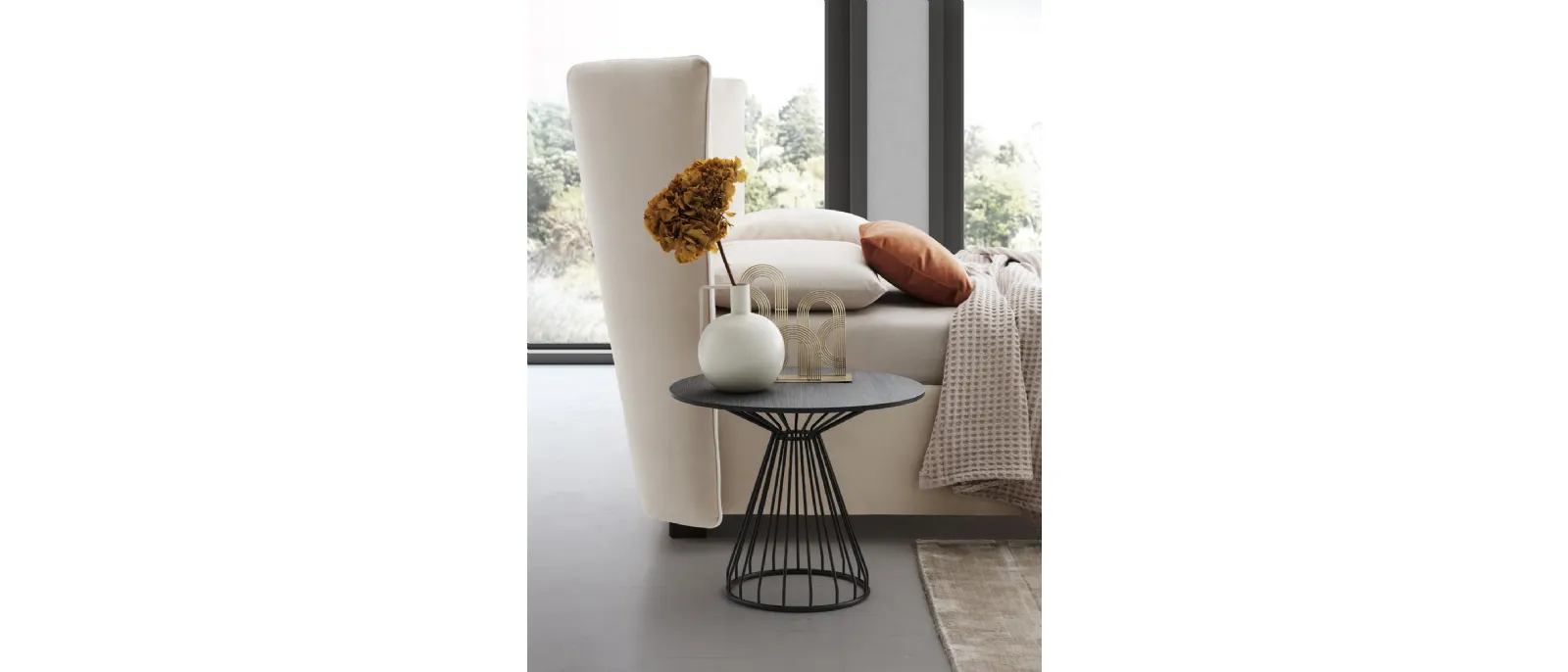 Tavolino Renee con top in legno di Rovere e base in metallo di Le Comfort