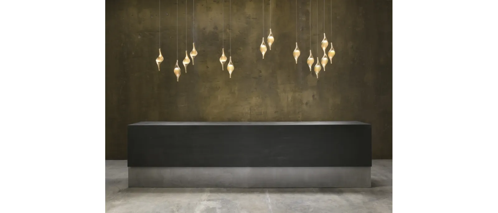 Lampada di design a sospensione Acqua, in alluminio pressofuso finitura oro di Cini&Nils