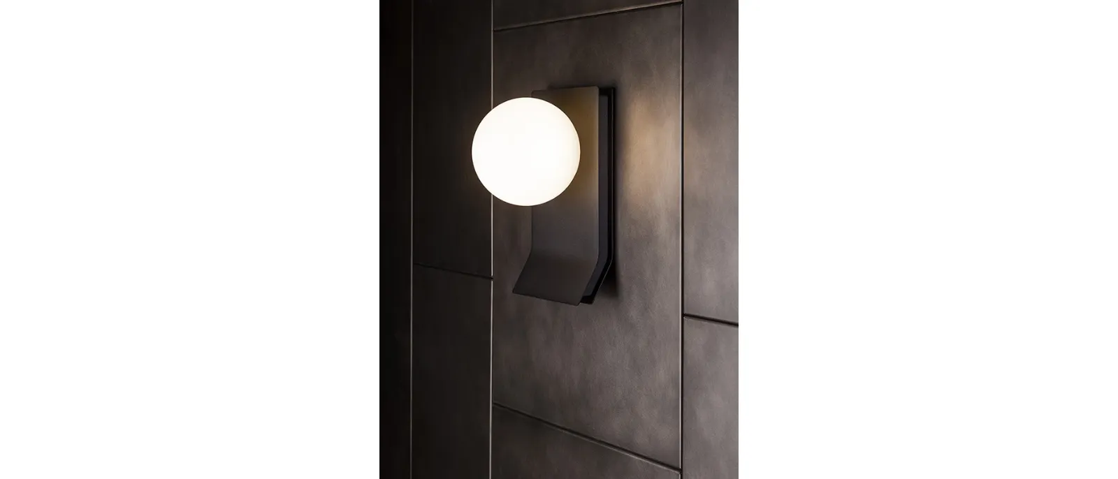 Lampada LED ricaricabile da parete Brand in metallo di Ronda Design