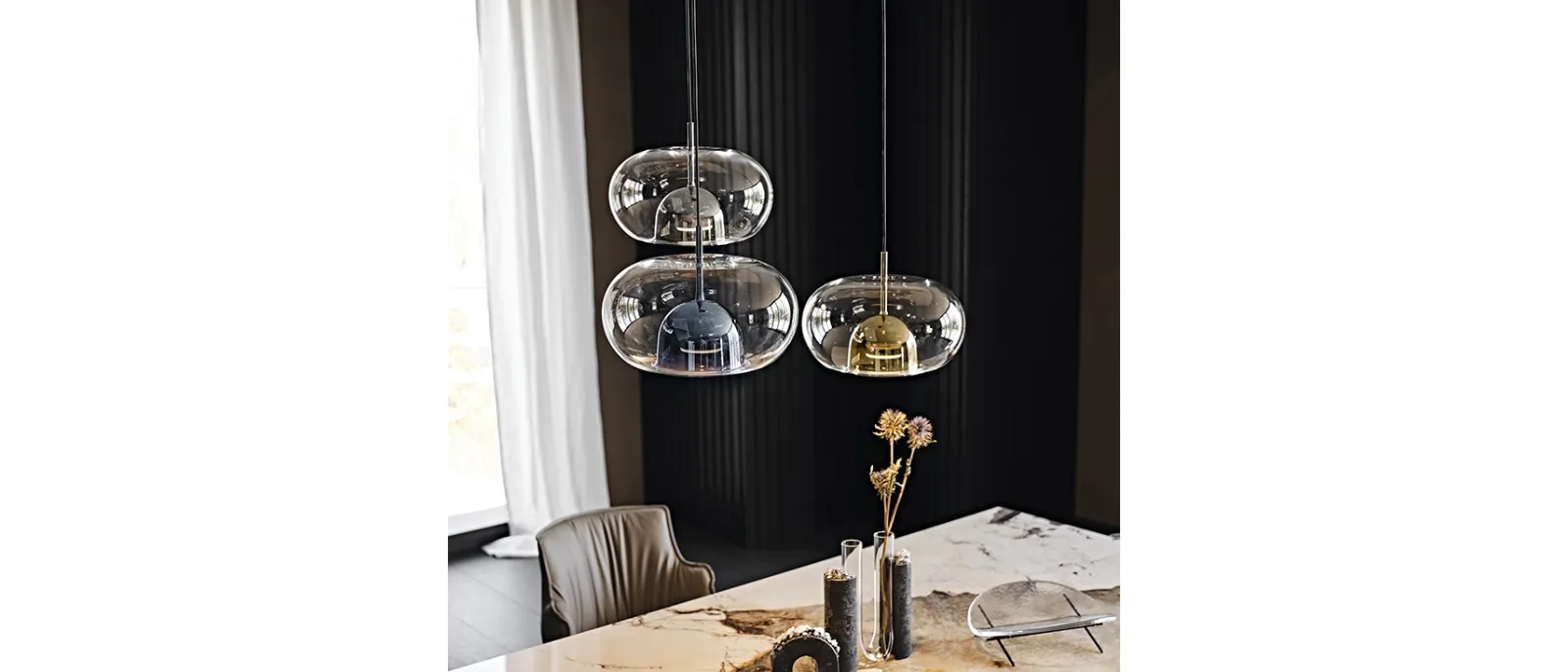 Lampada a sospensione con paralume in vetro borosilicato trasparente e calotta interna in vetro borosilicato verniciato Coimbra di Cattelan Italia