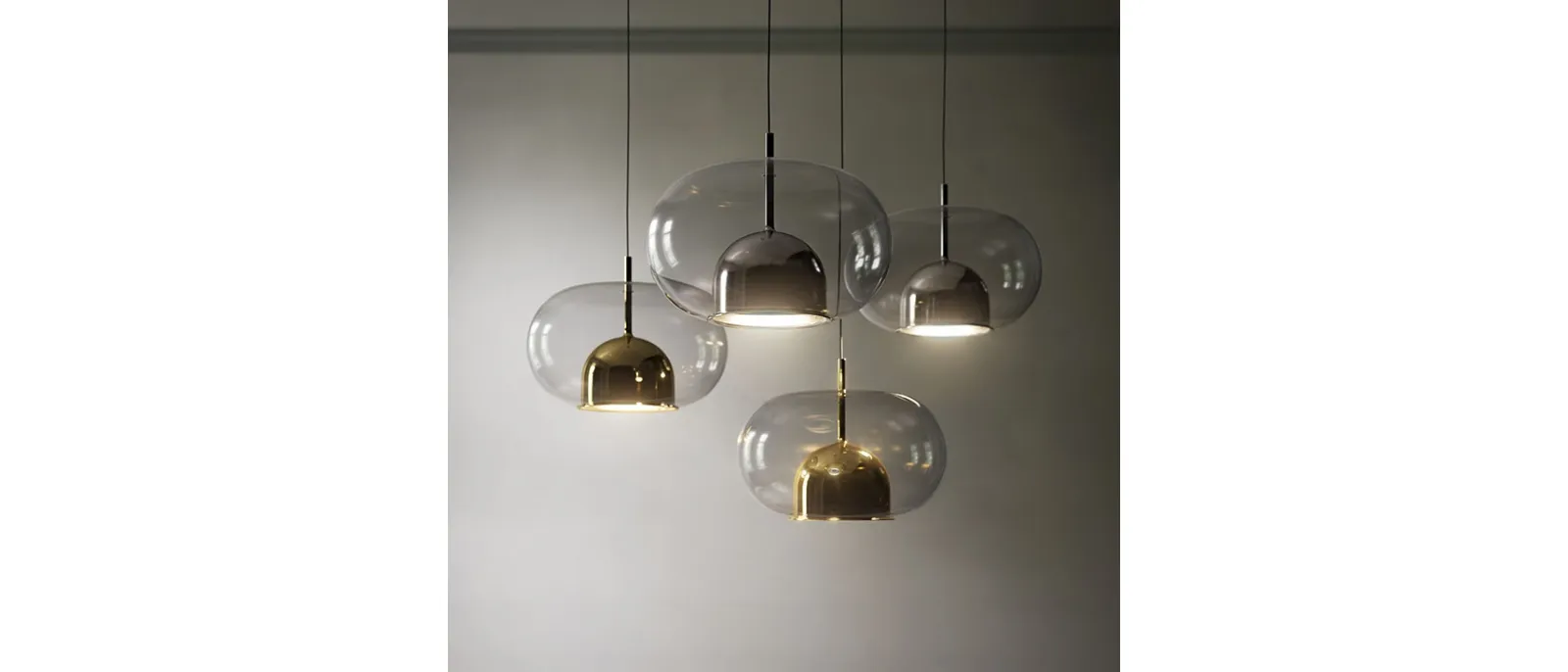 Lampada a sospensione con paralume in vetro borosilicato trasparente e calotta interna in vetro borosilicato verniciato Coimbra di Cattelan Italia