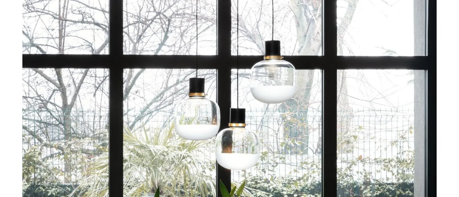 Lampada in vetro con finitura trasparente e satinata Ghost Sospensione di Midj