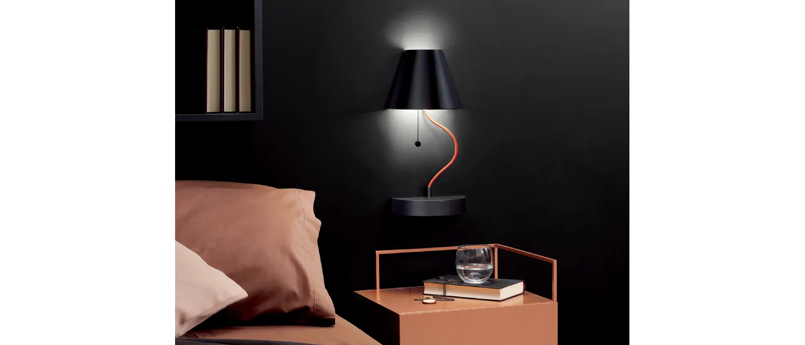 Lampada magnetica da parete liberamente posizionabile Lapilla in metallo di Ronda Design