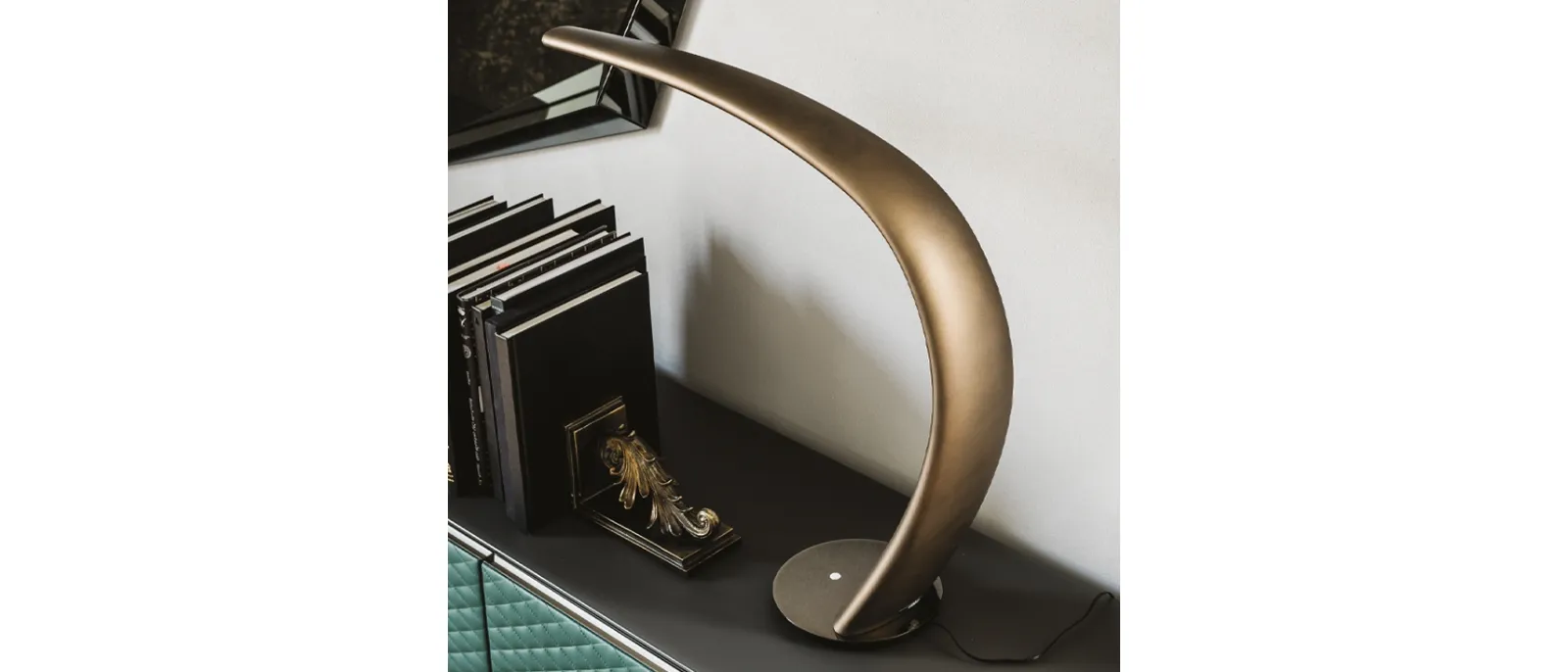 Lampada da tavolo Mamba in poliuretano verniciato di Cattelan Italia