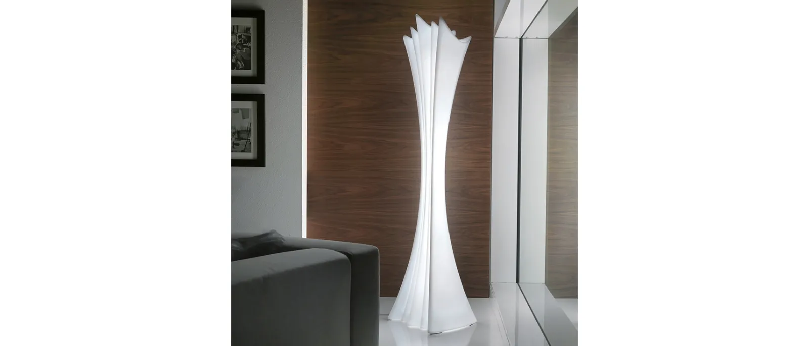 Lampada appendiabiti da terra in polietilene bianco Sipario Light di Cattelan Italia