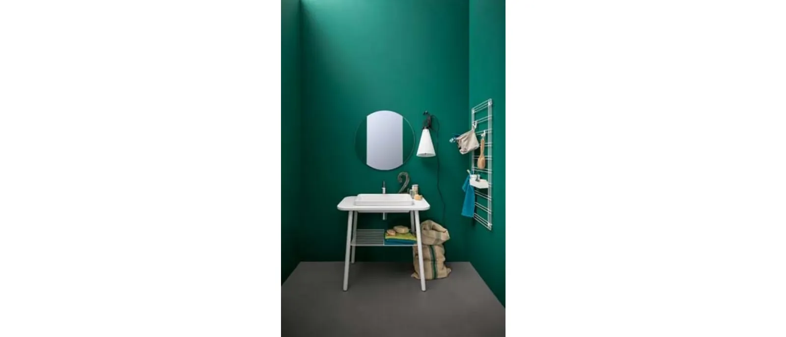 Mobile bagno da appoggio in laccato bianco opaco e top in mineral marmo Acqua e Sapone 01 di Birex