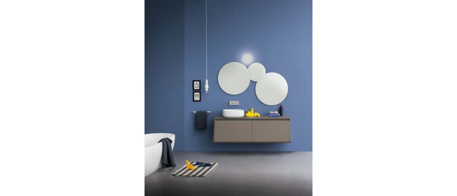 Mobile sospeso da bagno in laccato opaco con top in vetro laccato lucido Campus 03 di Birex
