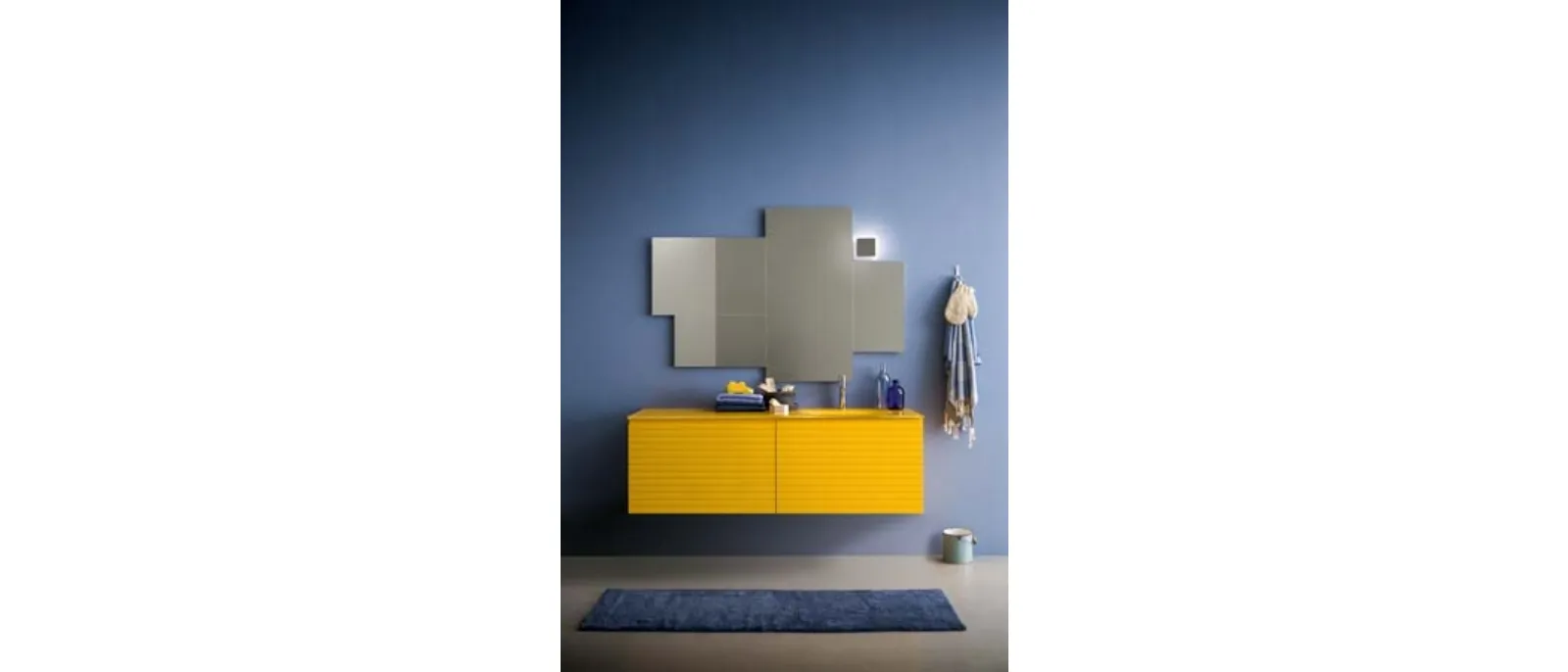 Mobile da bagno sospeso in laccato opaco e top in vetro lucido giallo Memento 05 di Birex