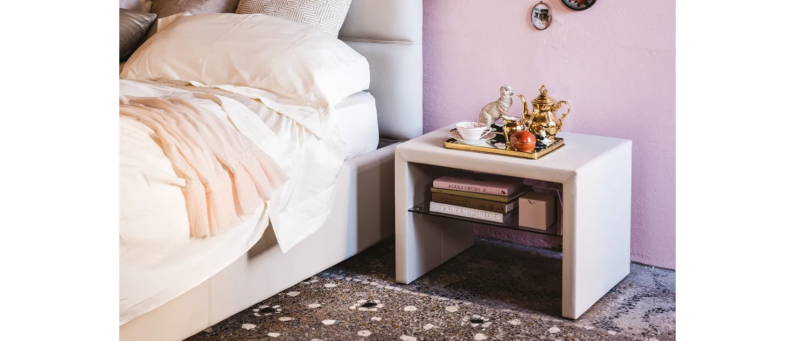 Comodino in legno rivestito in pelle Dorian di Cattelan Italia