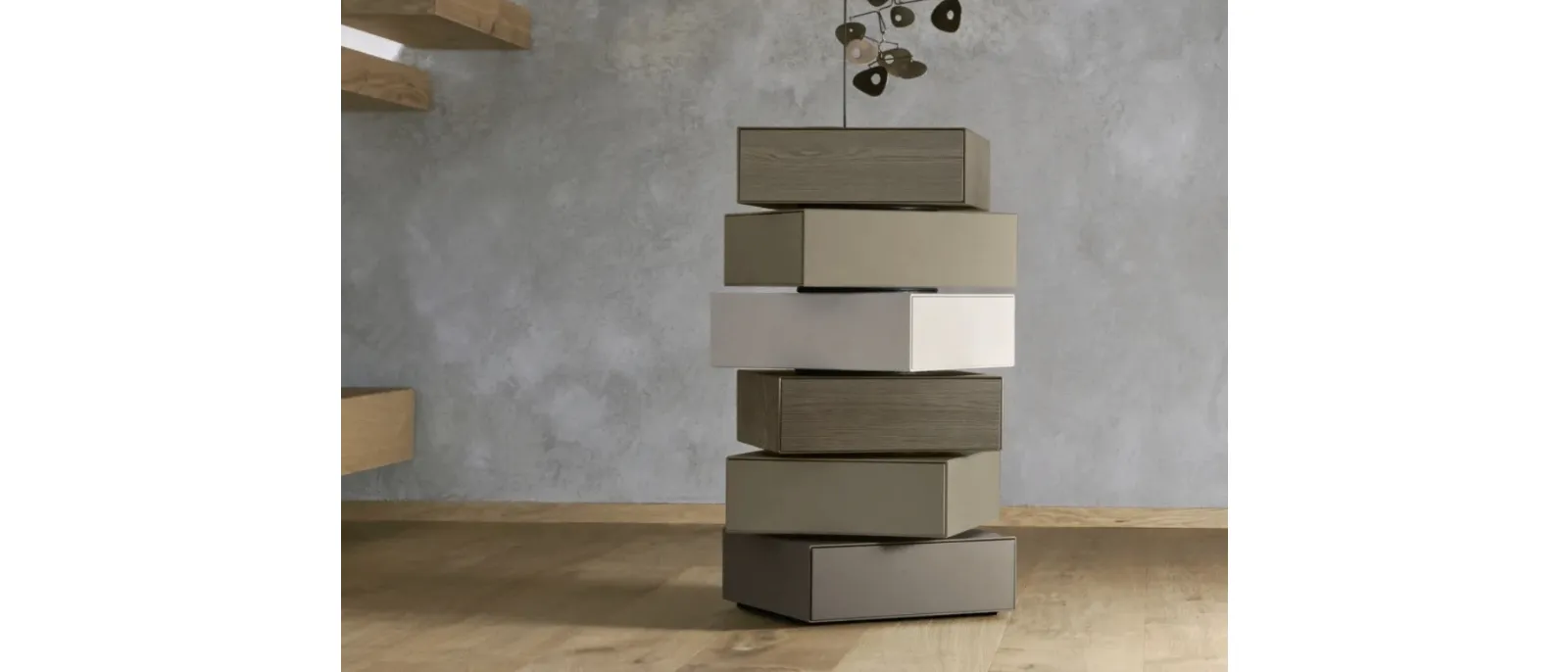 Cassettiera Domino Giro in laccato e legno di Sangiacomo