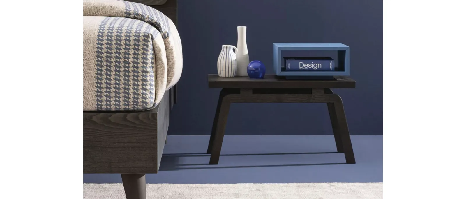 Comodino Stock con vano a giorno di Oggioni