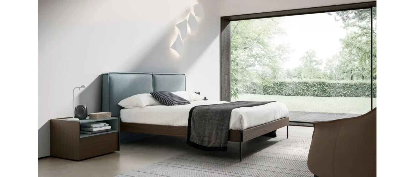 Letto matrimoniale con testiera in tessuto imbottito Cloud di Adok