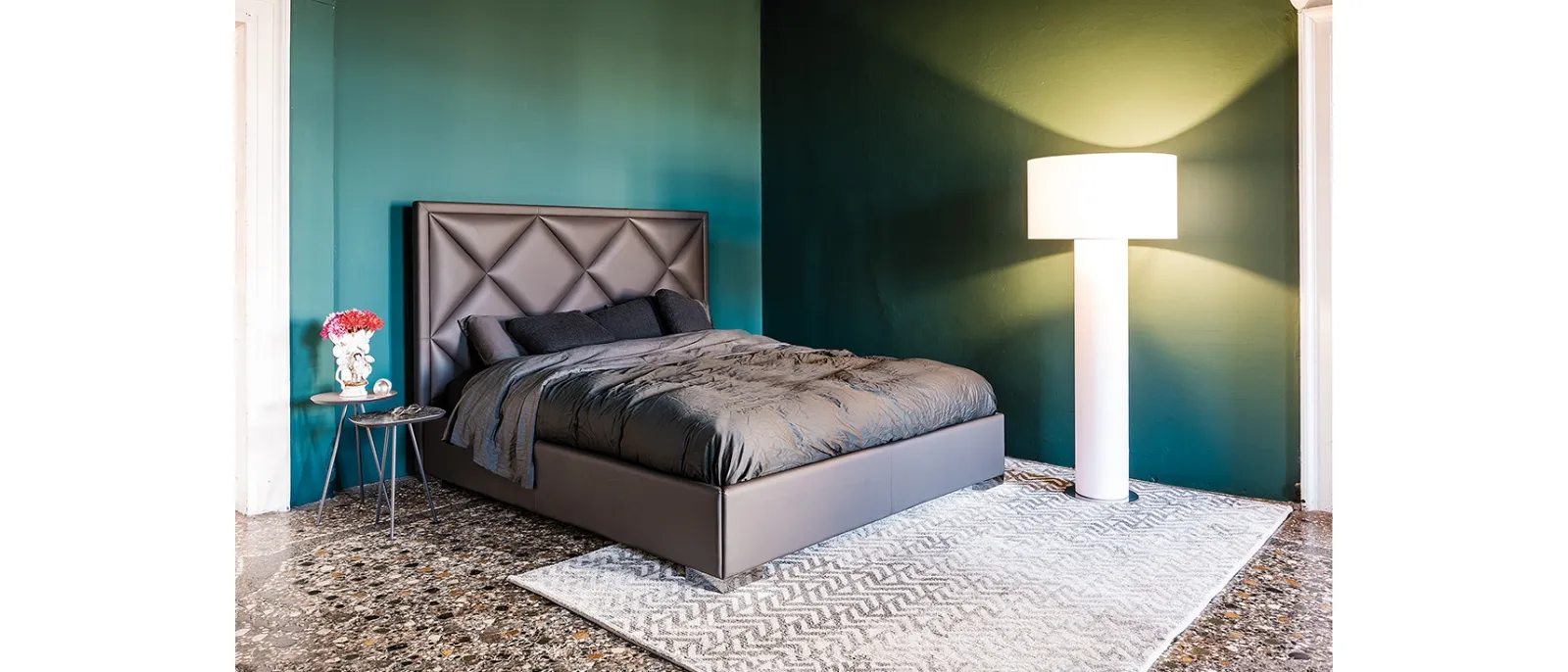 Letto contenitore in ecopelle con testiera lavorata a rombi Patrick di Cattelan Italia