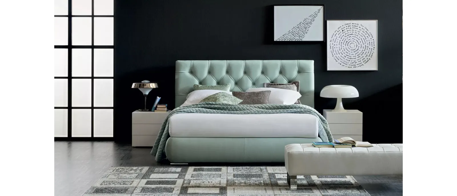 Letto in pelle Jubilee con box contenitore di Oggioni