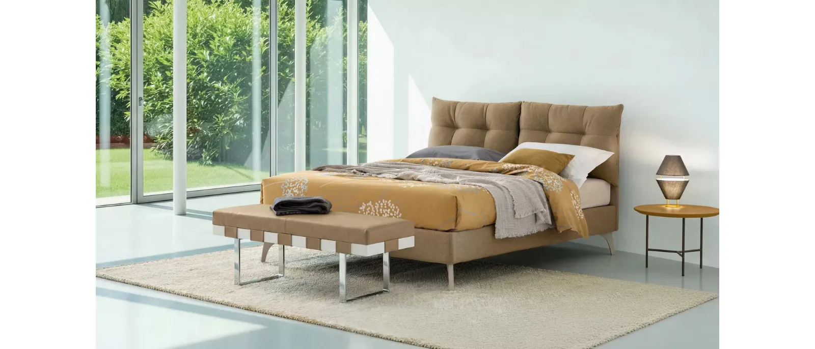 Letto in tessuto imbottito Loren con contenitore di Oggioni