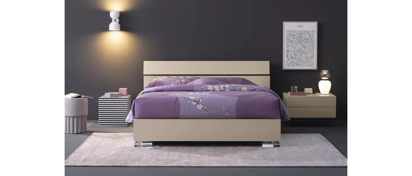 Letto in legno laccato con testiera e contenitore Vanquish di Oggioni