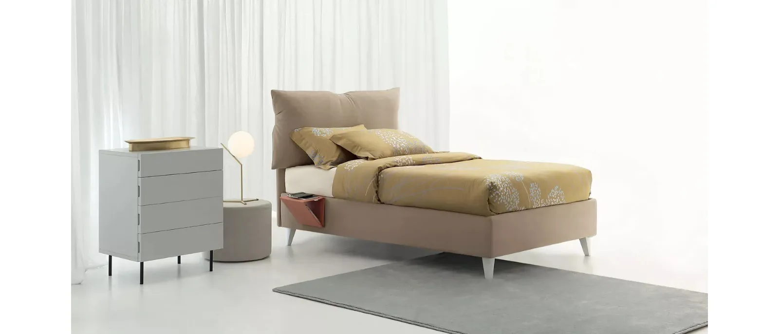 Letto singolo in tessuto imbottito con testiera Dan di Oggioni