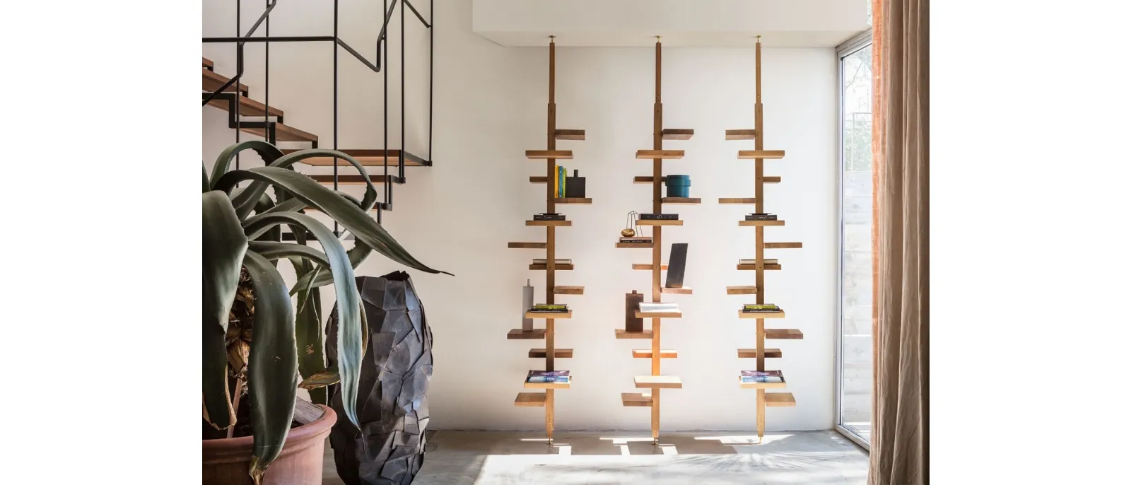 Libreria di design in legno Adelaide Wood di Mogg