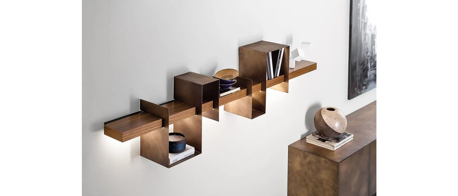 Libreria Ago e Filo in legno con mensole in metallo di Ronda Design