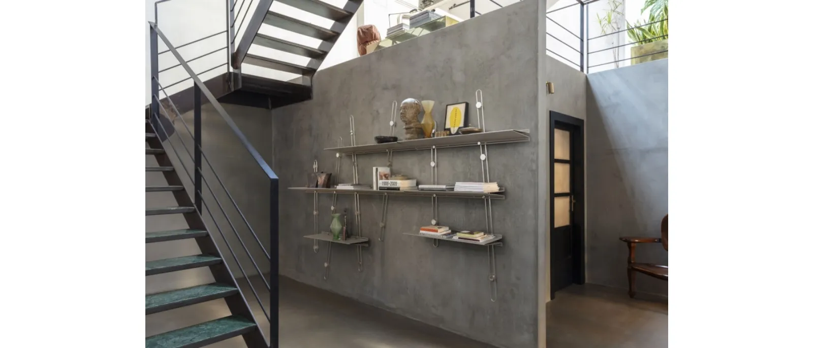 Libreria sospesa Free-Dot di Mogg