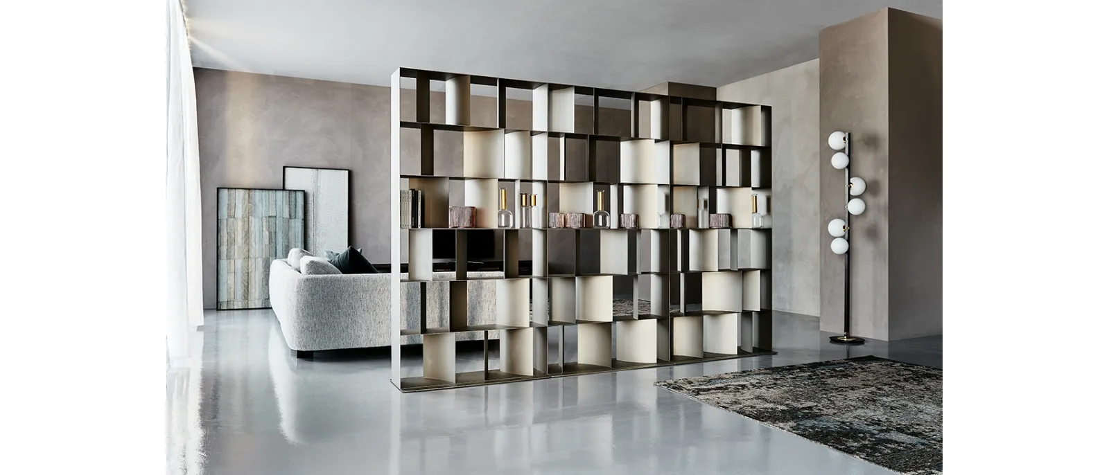 Libreria divisoria in acciaio goffrato Nautilus di Cattelan Italia