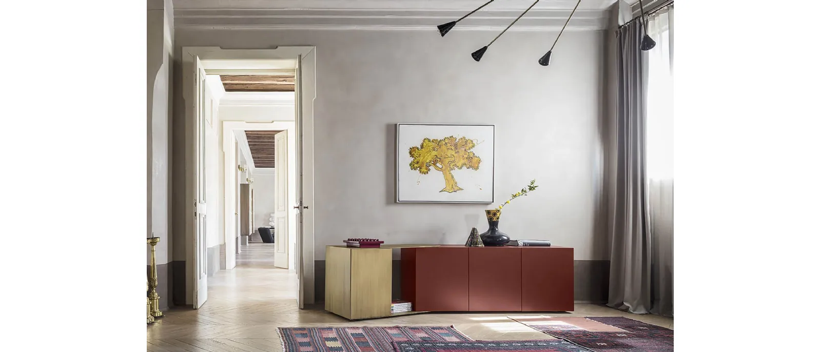 Madia in MDF laccato con elemento in metallo orientabile Partout Sideboard di Mogg