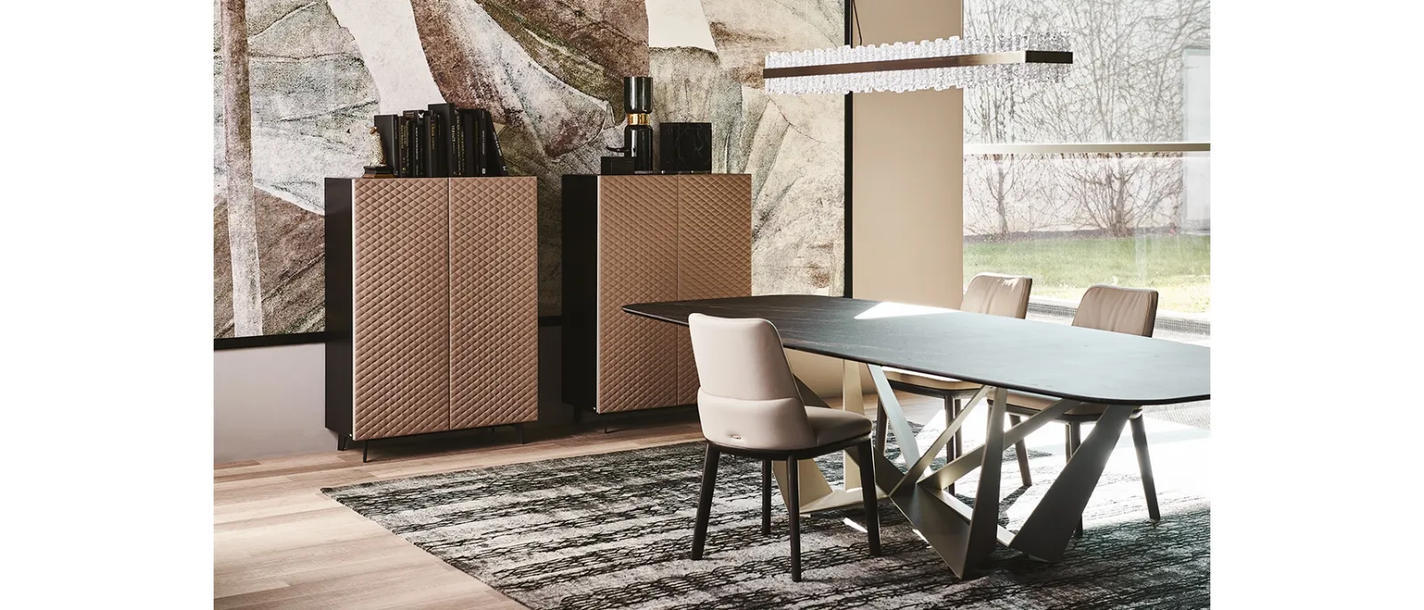 Madia Tiffany in legno con ante rivestite in pelle trapuntata di Cattelan Italia