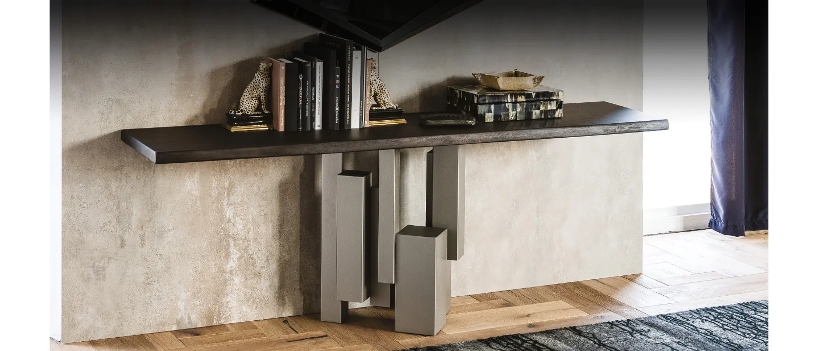 Consolle con base in acciaio e piano in legno massello Skyline di Cattelan Italia