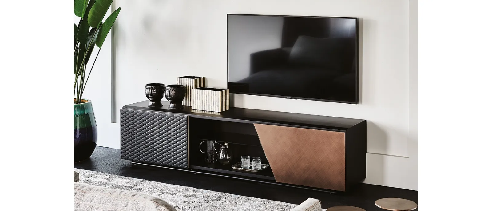 Mobile Porta Tv Aston in legno ed ecopelle di Cattelan Italia