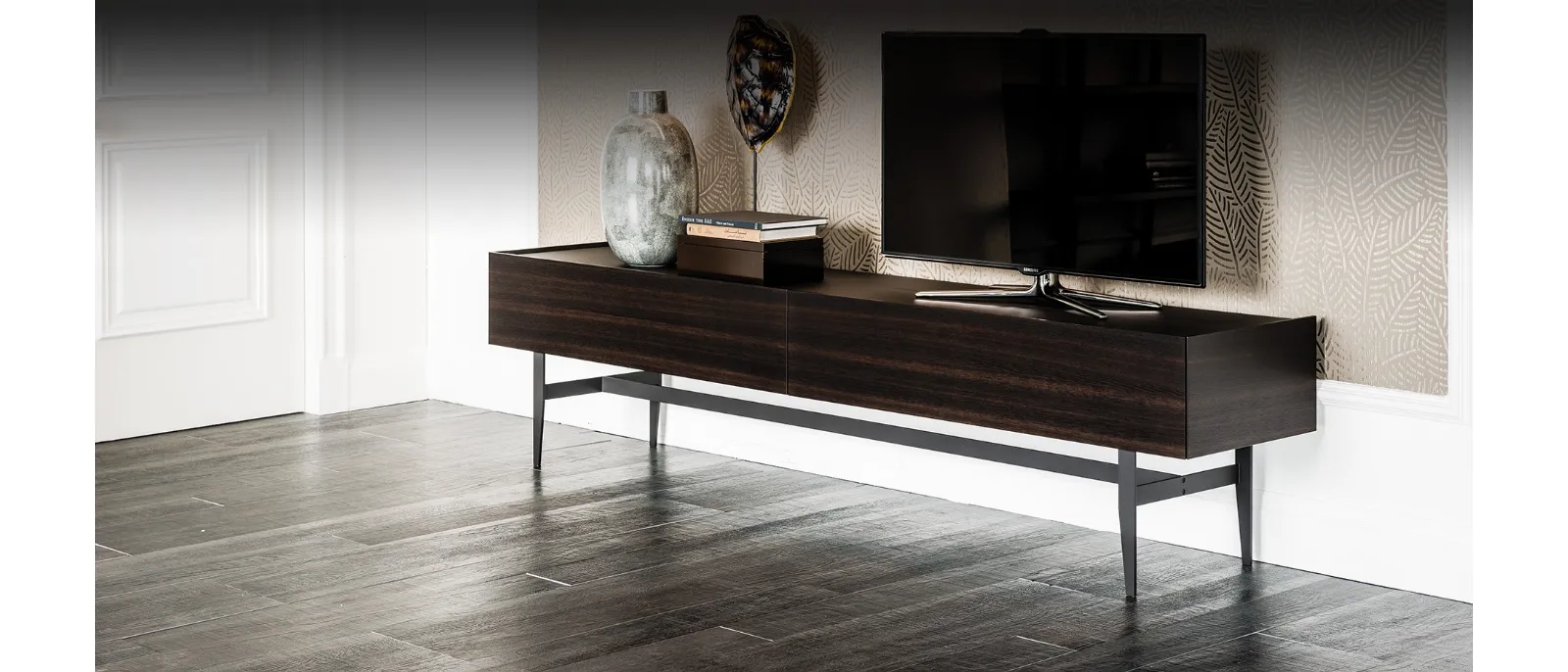 Mobile Porta Tv Horizon in legno di Rovere bruciato con top in cristallo di Cattelan Italia