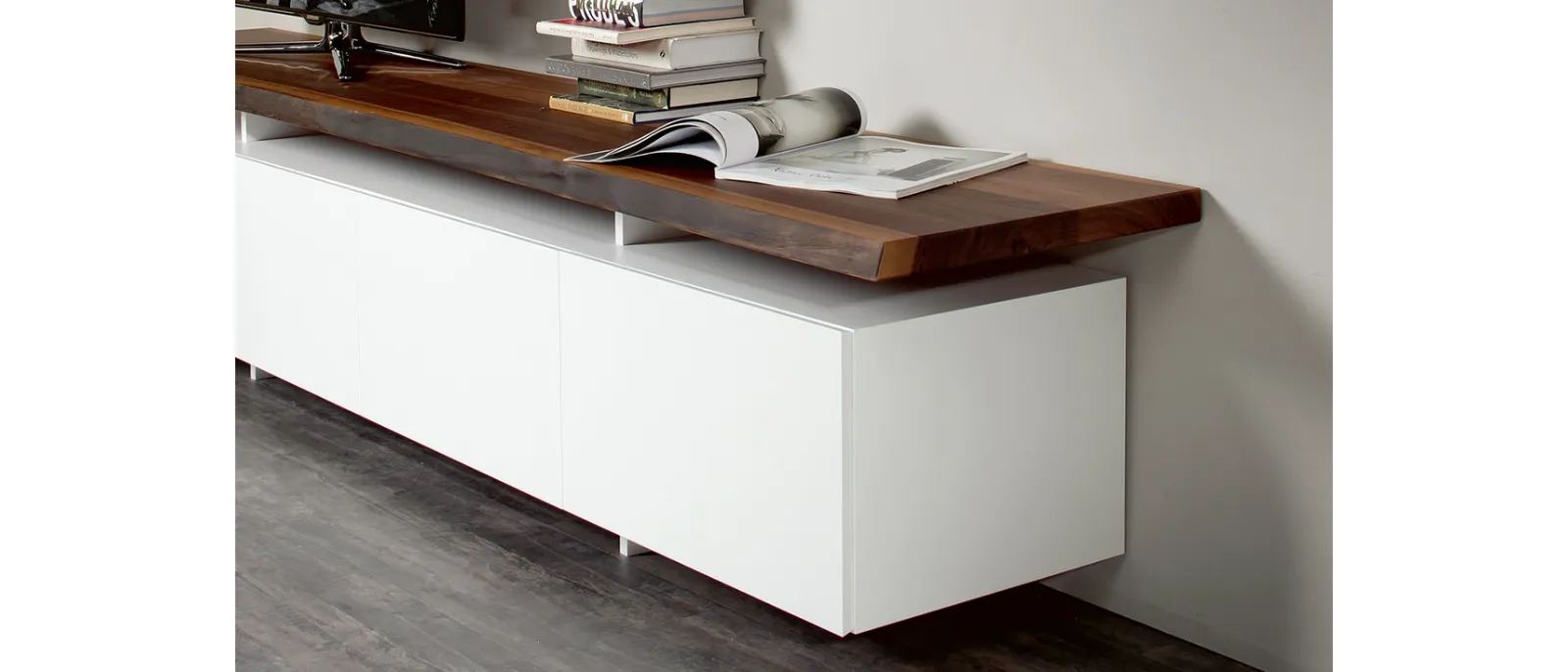 Mobile Porta Tv Seneca in laccato con top in legno di Cattelan Italia