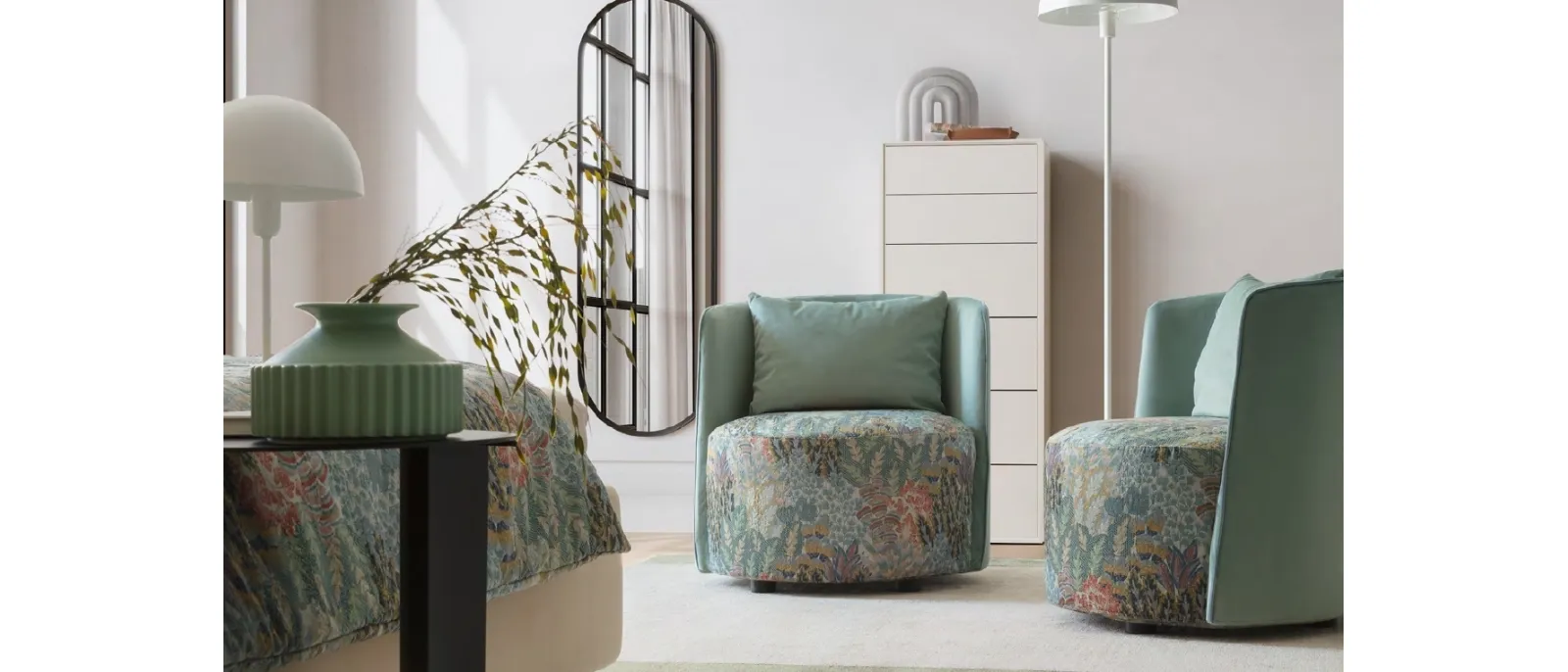 Poltroncina in tessuto con motivo floreale Isabel di Le Comfort
