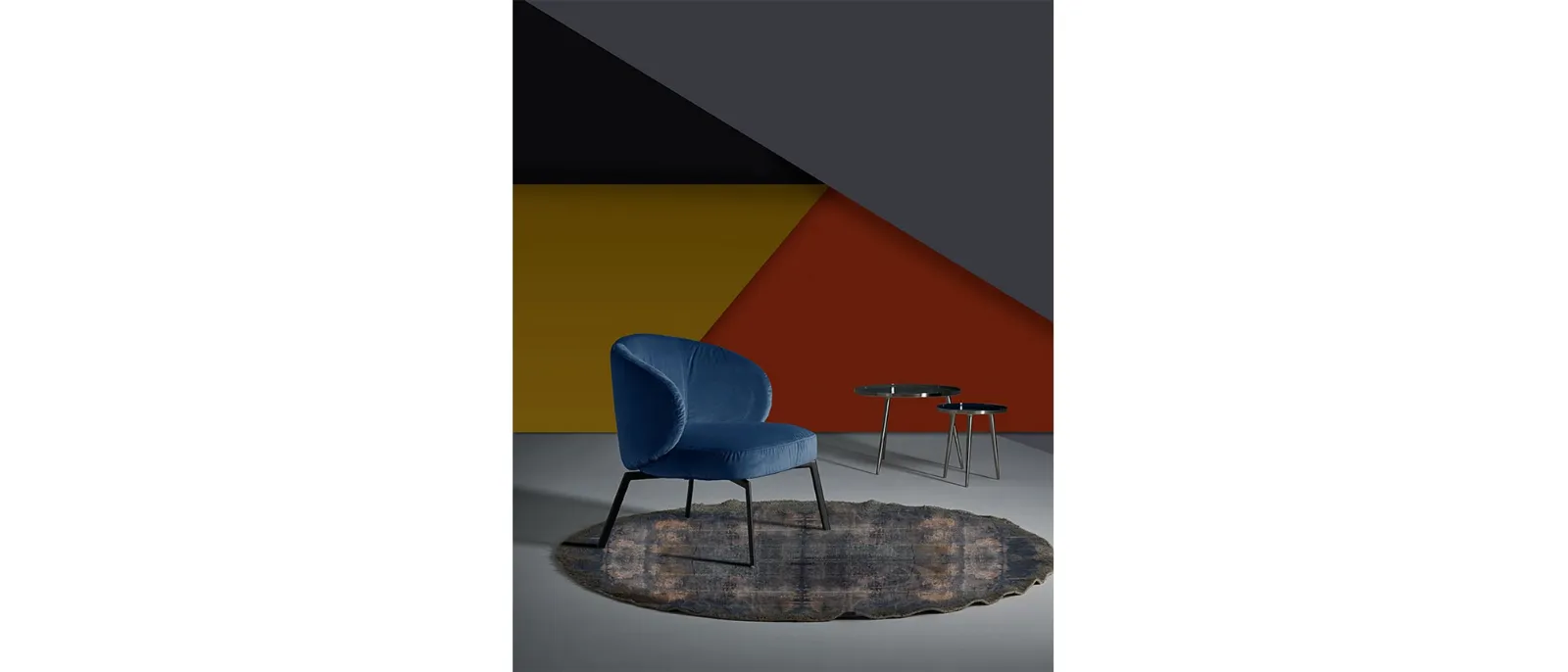 Poltroncina in velluto con struttura in acciaio Dalì di Excò