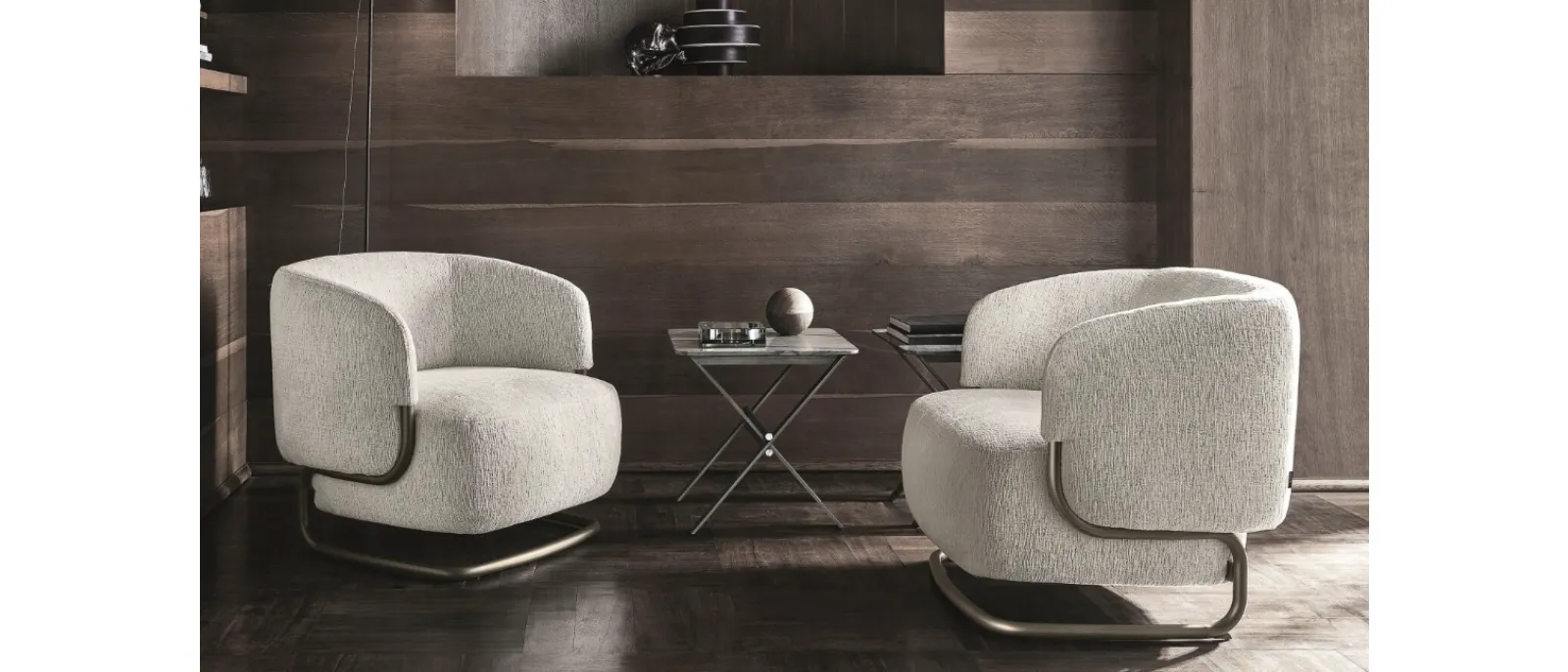 Poltroncina di design in tessuto con base in metallo Marabù di Ditre Italia