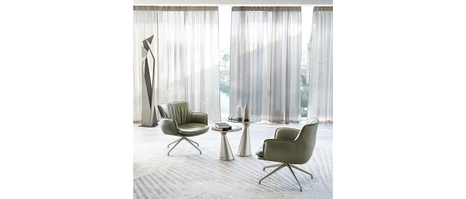 Poltroncina in pelle Rhonda Lounge di Cattelan Italia