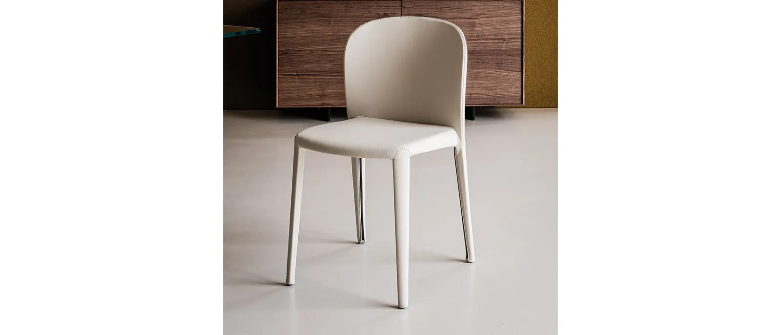 Sedia in acciaio rivestita in pelle Daisy di Cattelan Italia