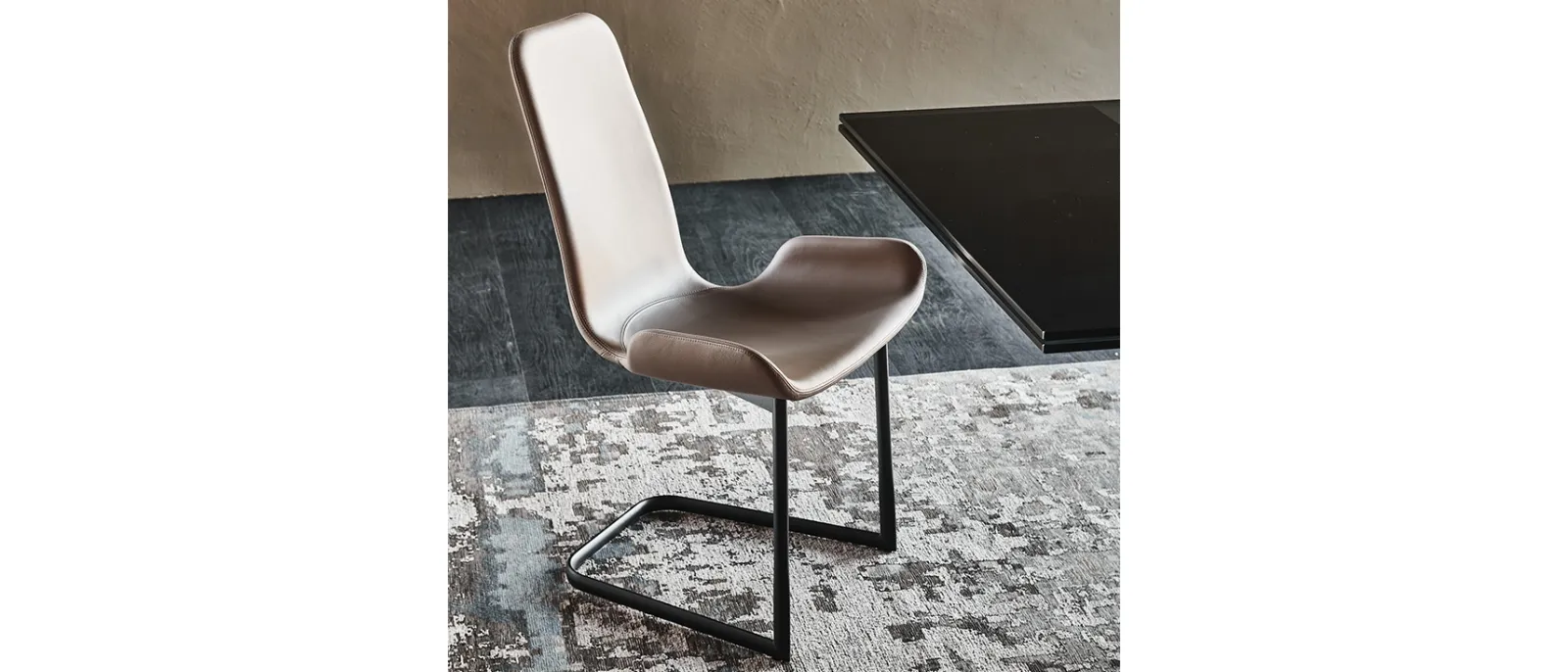 Sedia in pelle con struttura in acciaio Flamingo Cantilever di Cattelan Italia