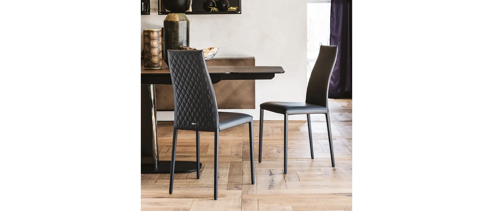 Sedia in pelle con schienale trapuntato Kay Couture di Cattelan Italia