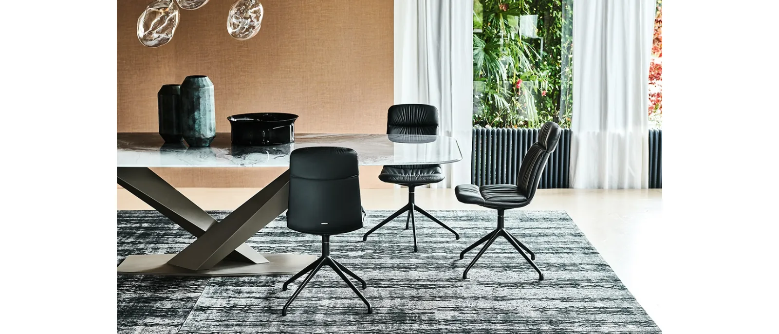 Sedia in acciaio con imbottiura in pelle Kelly di Cattelan Italia