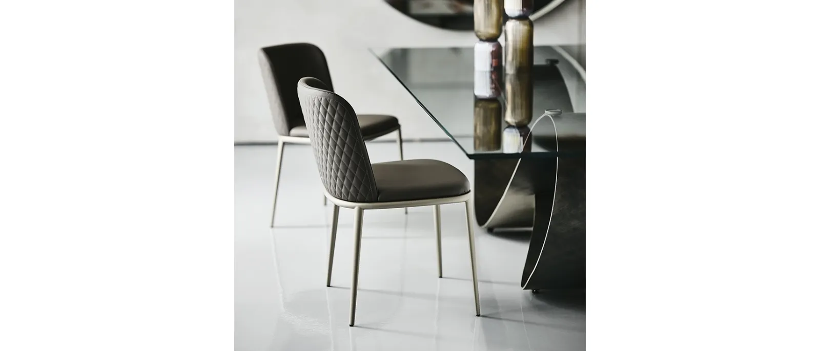 Sedia in pelle con braccioli e schienale trapuntati Magda ML Couture di Cattelan Italia