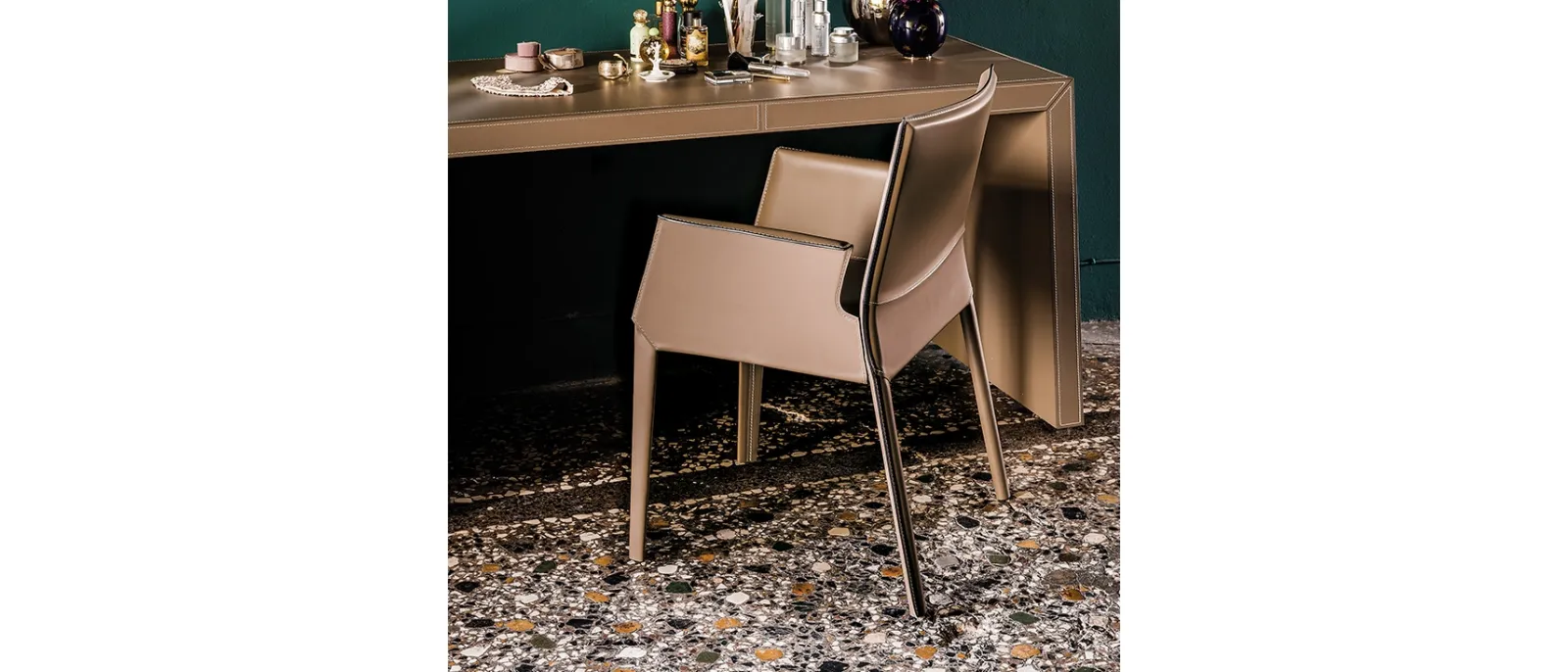 Sedia in cuoio con braccioli Margot Cattelan Italia